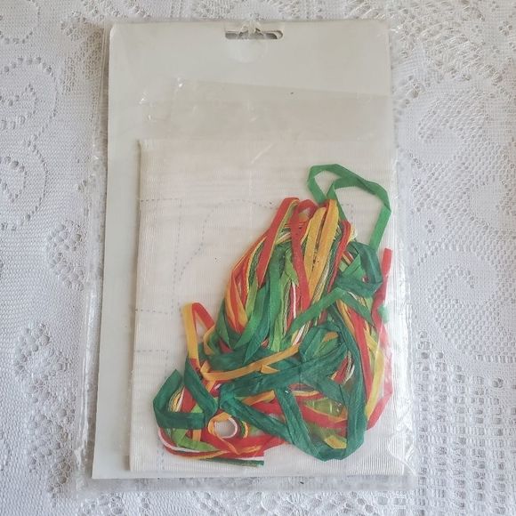 3 Vintage Christmas Holiday Craft Kits - Picture 6 of 8